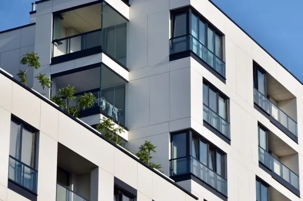 W których sytuacjach wycena nieruchomości pozwala uniknąć nieprzemyślanych zobowiązań finansowych?